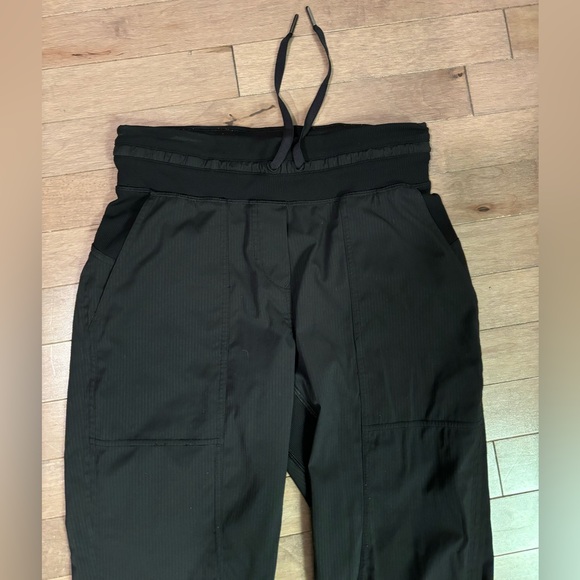 Lululemon Cropped Dance Studio Pants Mid-Rise size 2 in black - Picture 5 of 10